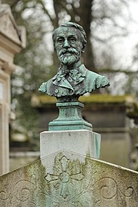 Jules Cavelier, buste ornant sa sépulture, Paris, cimetière du Père-Lachaise.