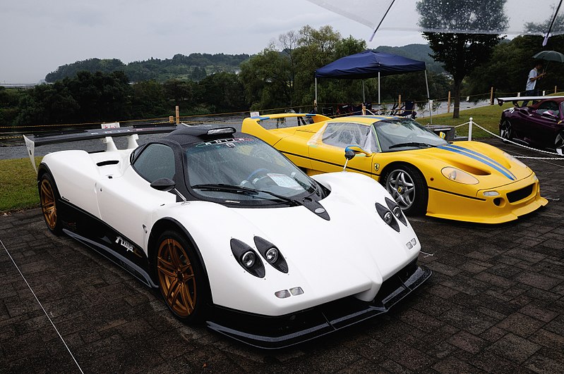 File:Pagani Zonda & Ferrari F50 (8014524591).jpg