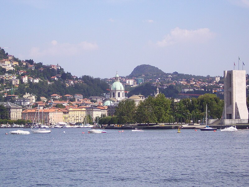 File:Panorama como.JPG