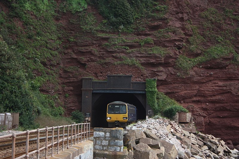 File:Parsons Tunnel - fGWR 143611 down train.JPG