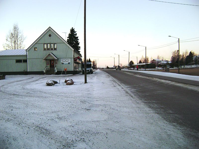 File:Perttulan kioski & tie 132.JPG