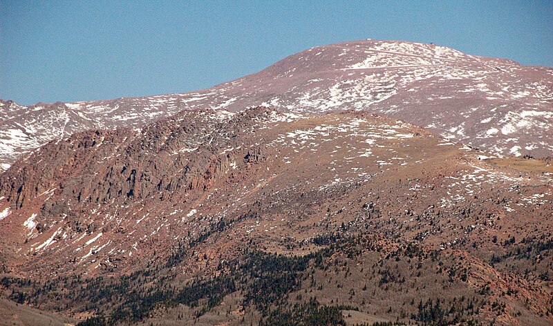 File:Pikes Peak (Pikes Peak Granite, Mesoproterozoic, 1.08 Ga; central Colorado, USA) 4.jpg