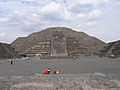 „Mondpyramide“ von Teotihuacán (um 400 n. Chr.) mit späterem Vorbau