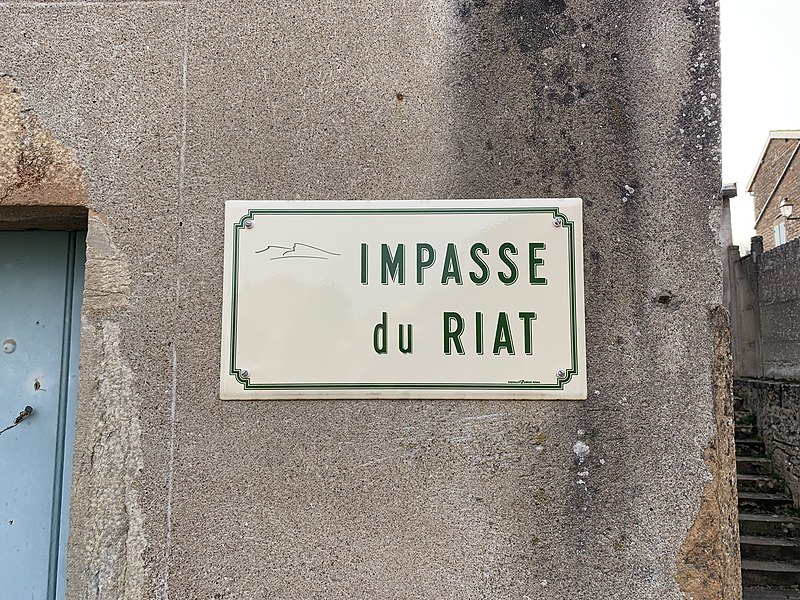 File:Plaque Impasse Riat - Solutré-Pouilly (FR71) - 2021-03-02 - 2.jpg