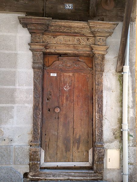 File:Porte d'immeuble à Foix.jpg