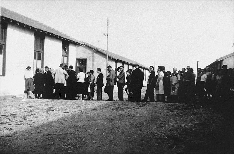 File:Prisoners in Rivesaltes on line for food distributed by relief agencies.jpg