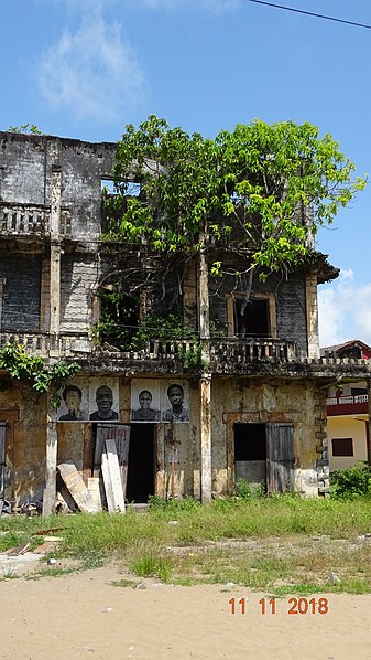 File:RCI-Grand Bassam-Maison coloniale 2.jpg