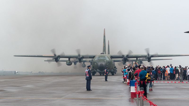 File:ROCAF C-130H 1311 and 1320 Warming up at Ching Chuang Kang Air Force Base Apron 20161126.jpg