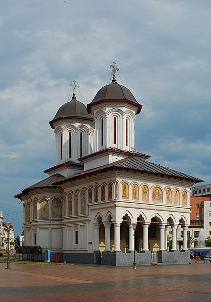 File:RO GJ Tg Jiu Holy Voivods church.jpg