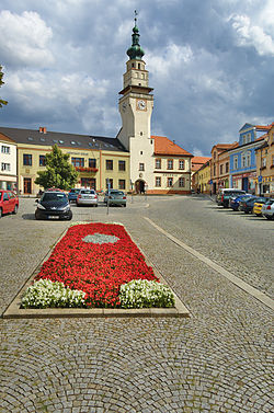 Boskovická radnice s věží, která dosahuje výšky 41,5 metru