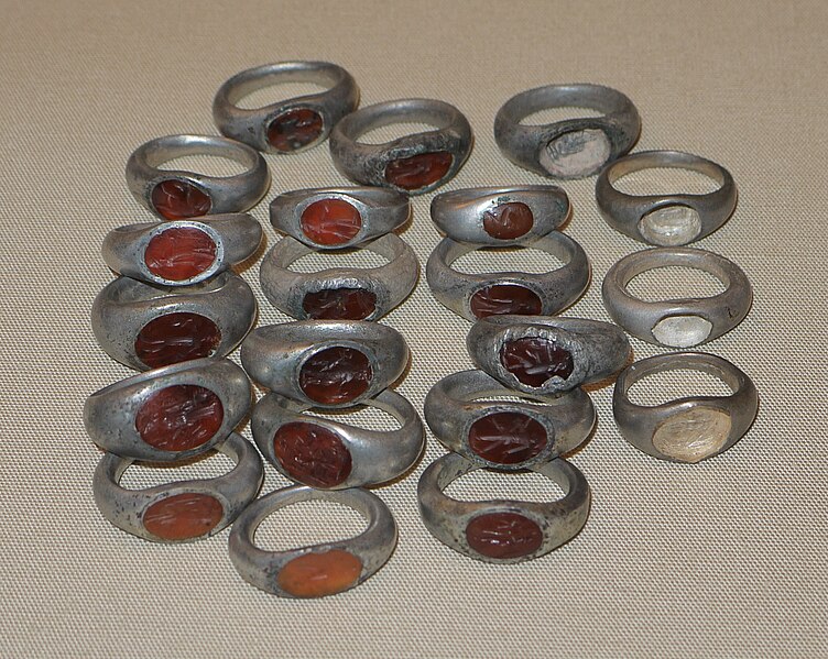 File:Rings from the snettisham jewellers hoard.JPG