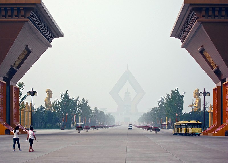 File:Road to Famen Temple.jpg