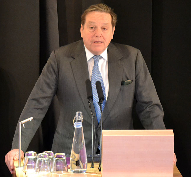 File:Robert Gascoyne-Cecil 2013.JPG