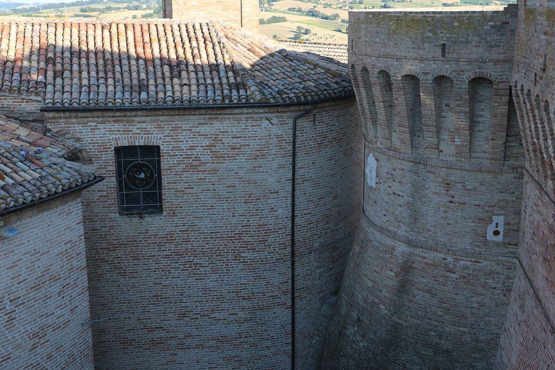 File:Rocca - Urbisaglia 11.jpg