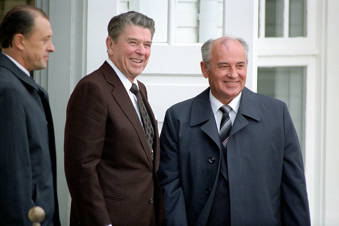 File:Ronald Reagan and Mikhail Gorbachev.jpg