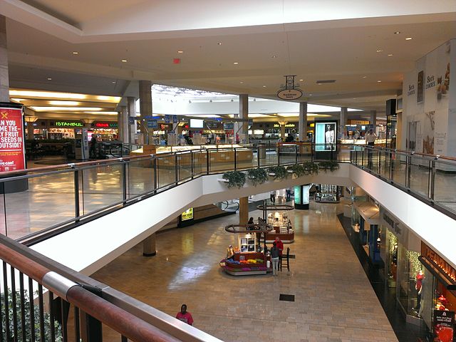 File:Nordstrom Ross Park Mall (Pittsburgh, PA) 1.jpg - Wikimedia Commons
