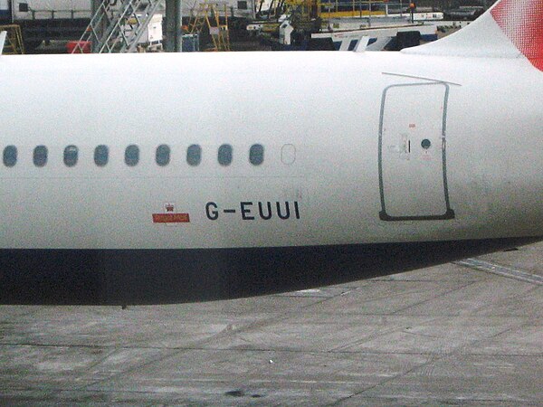 Voortzetting van een oude traditie, het Royal Mail-kroontje op een vliegtuig van British Airways