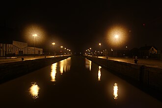 Royers lock by night seen from the Royers bridge Royers lock by night seen from the Royers bridge.JPG