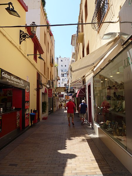 File:Ruelle de benidorm - panoramio (1).jpg