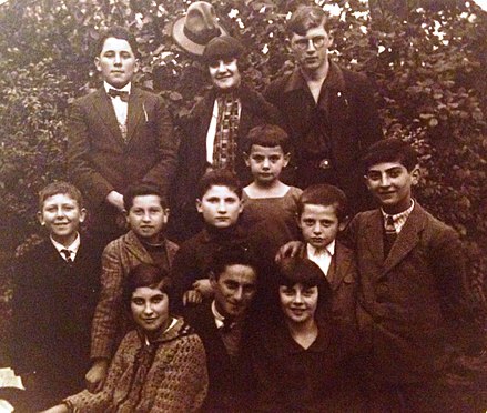 Ruma's Jewish community's children in 1920