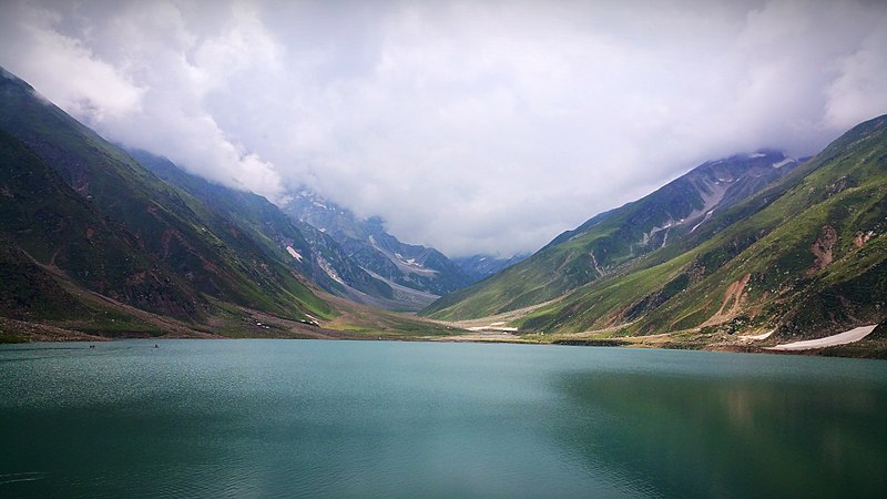 File:Saif ul Malook Lake 2017.jpg