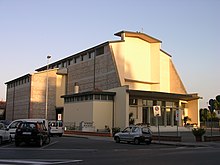 La moderna chiesa di San Giuseppe, Fuori del Ponte