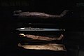Trois ensembles distincts : sarcophage, momie et amulettes. Égypte 663 AEC - 337 EC[39]