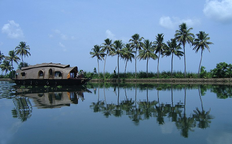 File:Scenes fom Vembanad lake en route Alappuzha Kottayam48.jpg