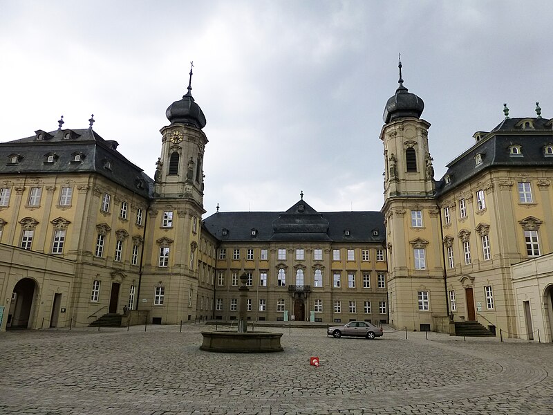 File:Schloss Werneck courtyard 370.jpg