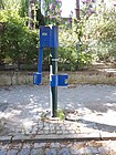 Schmargendorf Hammersteinstraße water pump 109.jpg