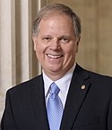 Foto oficial do senador Doug Jones (cortada) .jpg