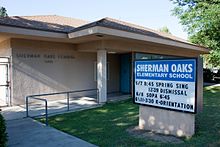 Eingangsbereich der Sherman Oaks Elementary School.