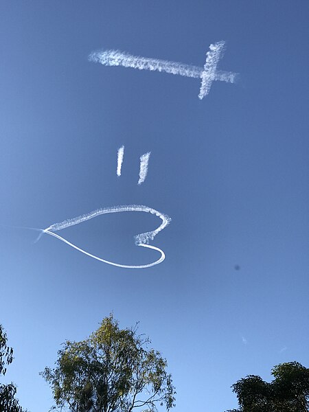 File:Skywriting at Easter 2017 in Brisbane 02.jpg