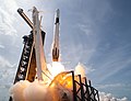 Navetta Crew Dragon Endeavor in fase di decollo a bordo del Falcon 9