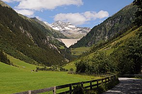 Lo Zillergrund con la diga del bacino idrico Zillergründl