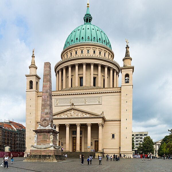 File:St. Nikolaikirche, Obelisk. Alter Markt, Potsdam-40449.jpg