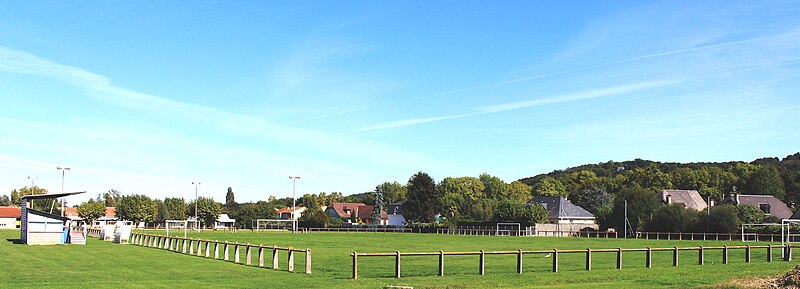 File:Stade de football de Barbazan-Debat (Hautes-Pyrénées) 1.jpg