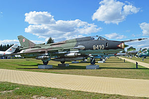 Sukhoi Su-22M-4 '9410' (13324131273).jpg