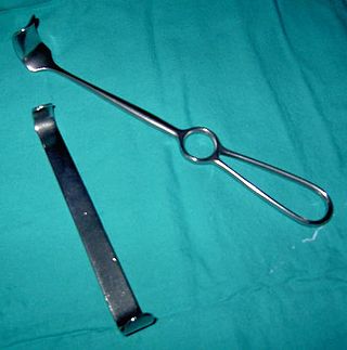 <span class="mw-page-title-main">Retractor (medicine)</span> Surgical instrument to separate tissues