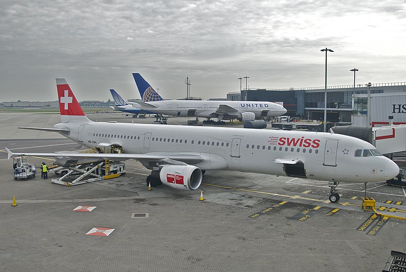 File:Swiss Airbus A321-111; HB-IOH@LHR;18.05.2012 652bp (7262214990).jpg