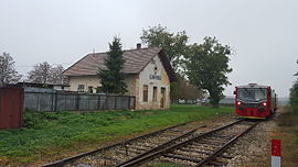 Vlak pre turistov na zastávke Tešedíkovo (2015)