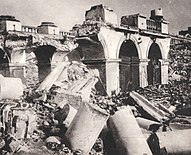 Ocalały fragment arkad pałacu Saskiego po wysadzeniu w 1944 roku