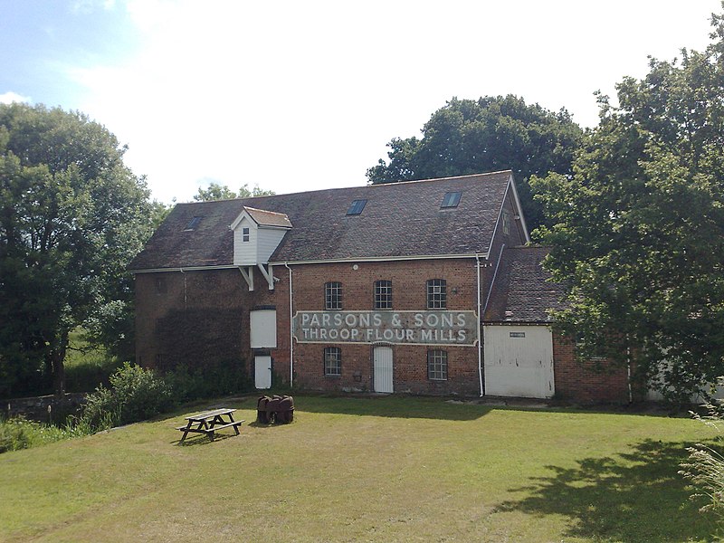 File:Throop Mill - geograph.org.uk - 4330405.jpg