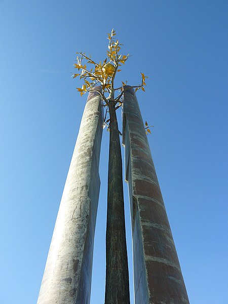 File:Tolerance monument - panoramio.jpg