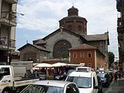 Torino, Chiesa della Salute col mercato di piazza della Vittoria, scorcio da via Vibò