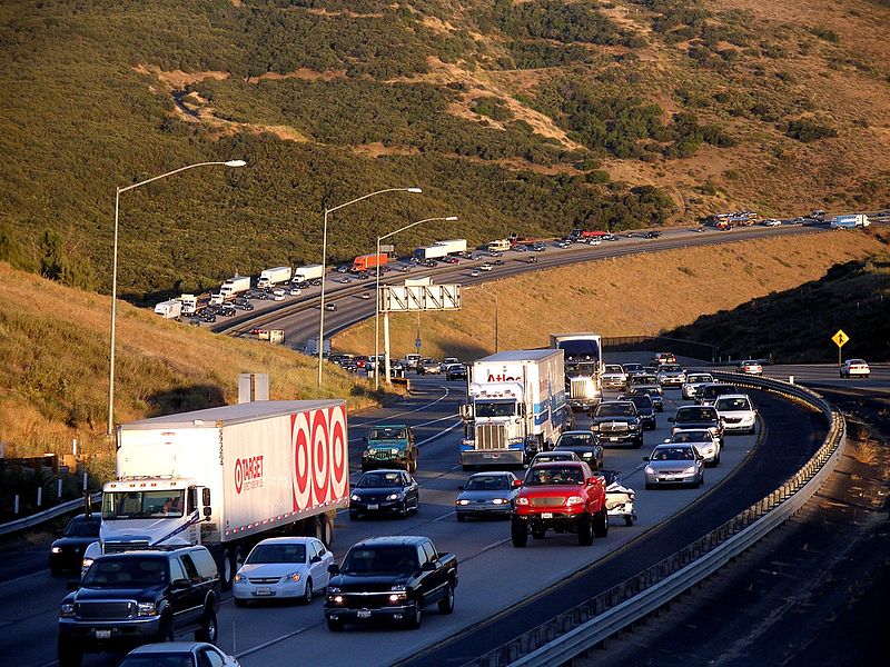 File:Trafficjamoninterstate5atpyramidlake.jpg