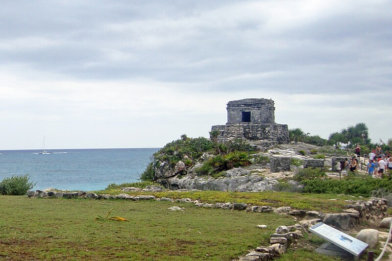 File:Tulum 03 2011 Templo Dios del Viento 1539.jpg