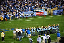 Equipe de polo aquático feminino da UCLA homenageada por vencer o 100º campeonato da NCAA da UCLA.jpg