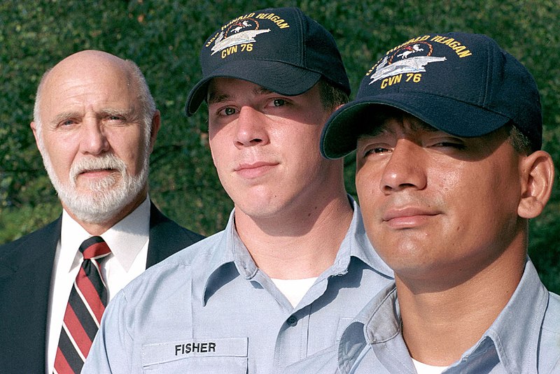 File:US Navy 020729-N-0696M-001 Sailors are commended for their Bravery.jpg