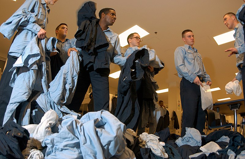 File:US Navy 030516-N-5862D-158 Recruits sort through laundry and prepare to distribute it within the division.jpg